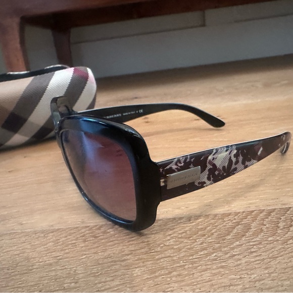 Burberry Black Women's Sunglasses with Case - Picture 2 of 5